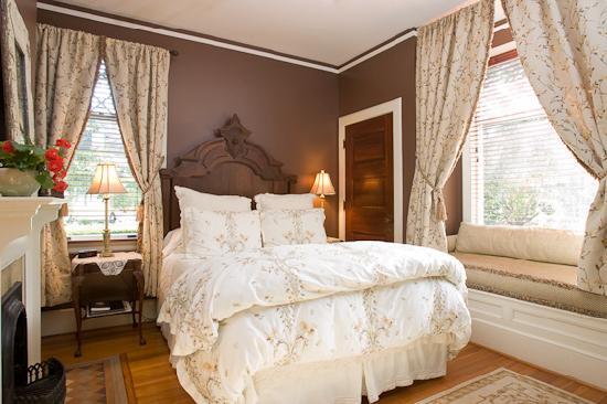 Black Walnut Bed & Breakfast Inn