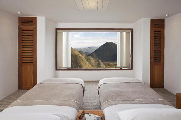 El Crater Hotel
