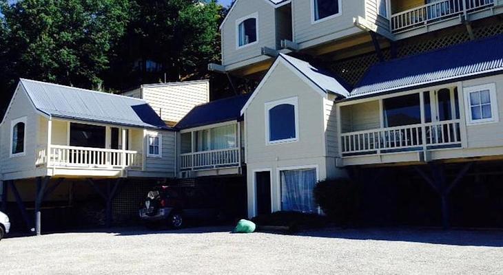 Colonial Village Motel