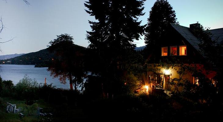 Los Juncos Patagonian Lake House