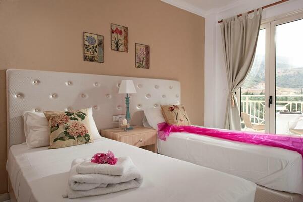 Notos Heights Hotel & Suites