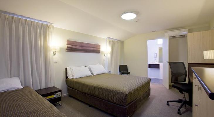 ibis Styles Canberra Tall Trees