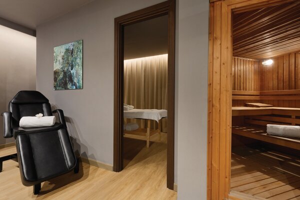 ZEUS Wyndham Grand Athens