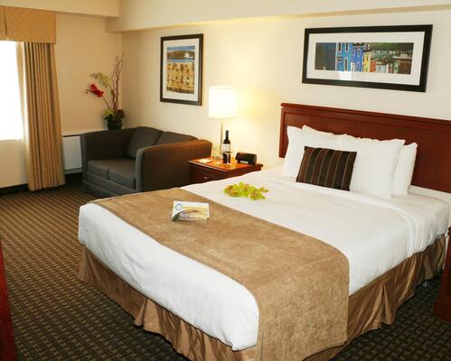 DoubleTree by Hilton St. John's Harbourview