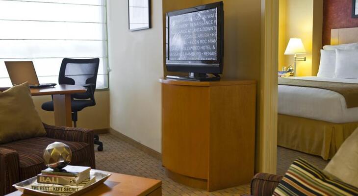 Renaissance Chicago O'Hare Suites Hotel