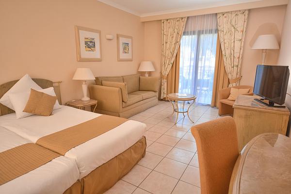 Maritim Antonine Hotel & Spa