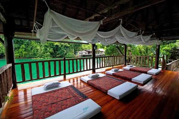 Aana Resort & Spa