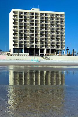 Holiday Inn Express & Suites Oceanfront Daytona Beach Shores, an IHG Hotel