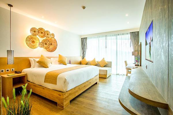 Crest Resort & Pool Villas