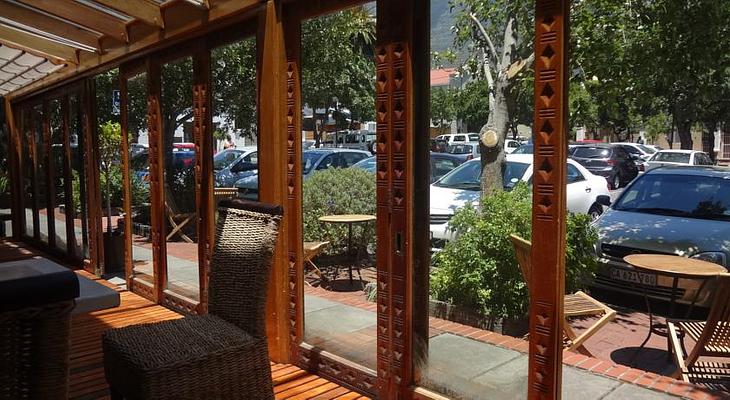 Ikhaya Lodge