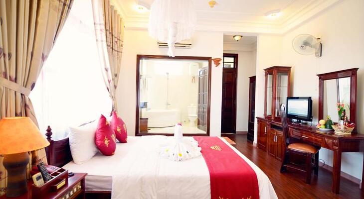 Nhi Nhi Hotel