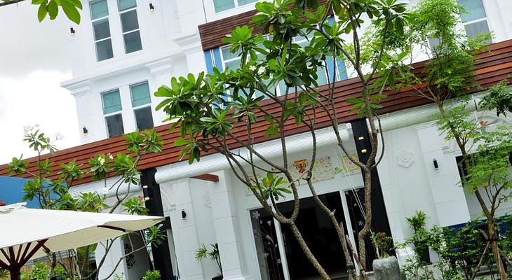 Frangipani Villa Hotel II