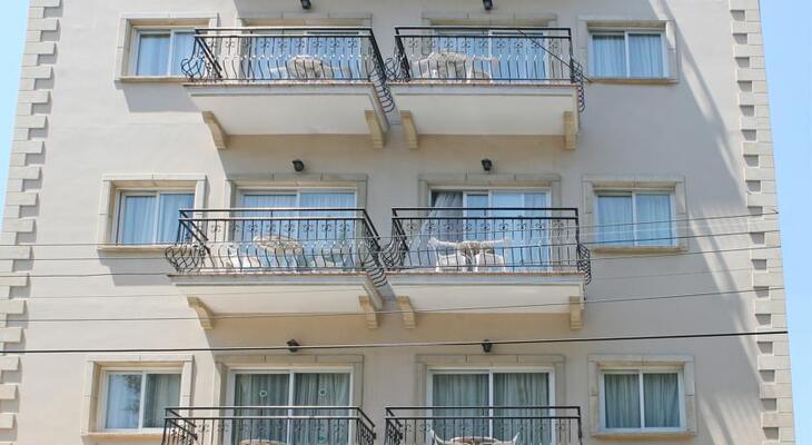 Chrielka Hotel Apts.
