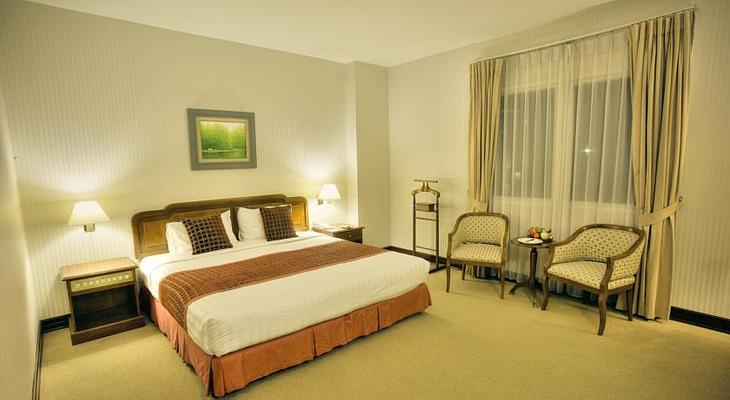 Zephyr Suites Boutique Hotel