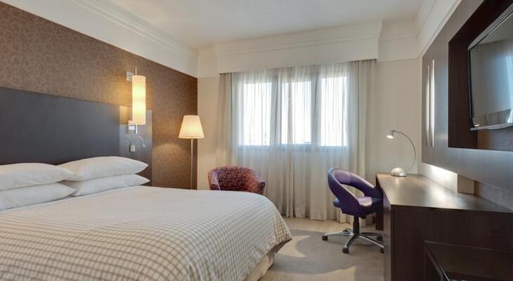 Qoya Hotel Curitiba, Curio Collection by Hilton