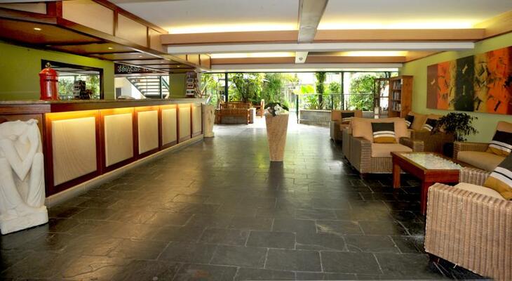 Bay Village Tropical Retreat