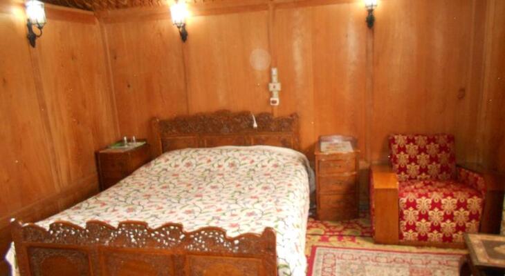 New Jacquline Heritage Houseboats Nigeen Lake