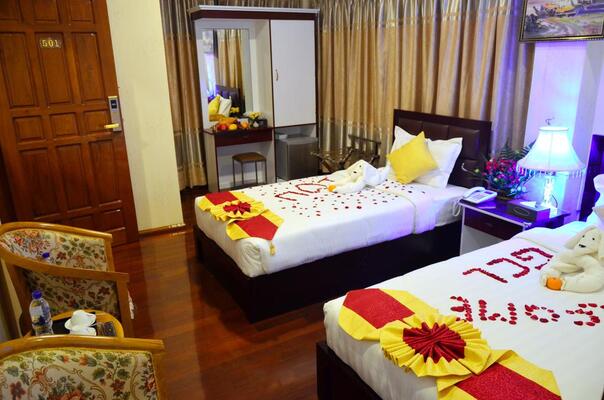 Golden City Light Hotel