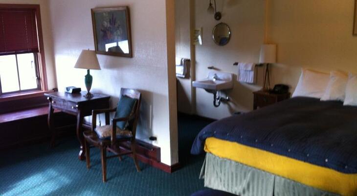 College Inn Hotel