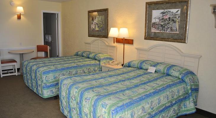 Ramada by Wyndham Panama City Beach / Beachfront