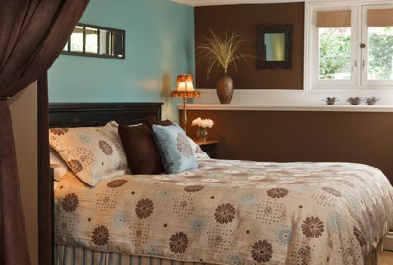 Abbeymoore Manor Bed and Breakfast Inn