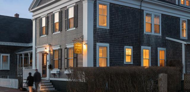Brass Lantern Inn