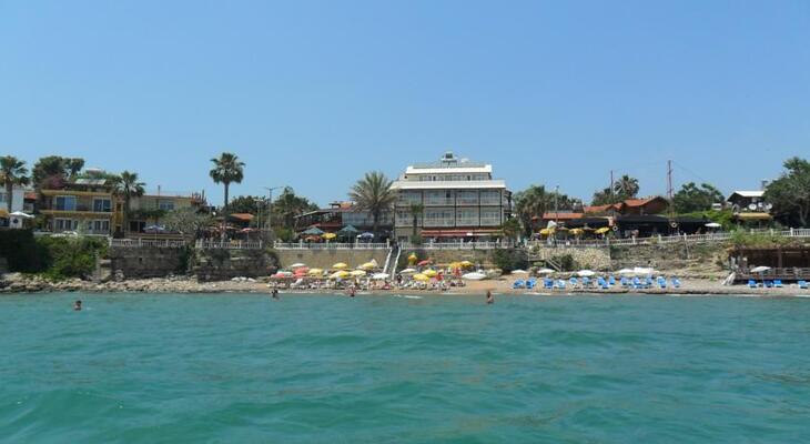 Beach House Hotel