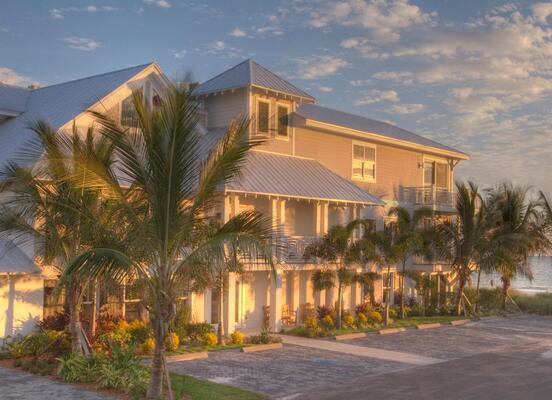 Mainsail Beach Inn
