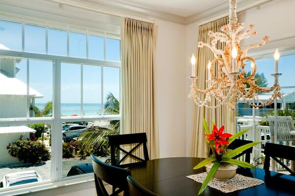 Mainsail Beach Inn