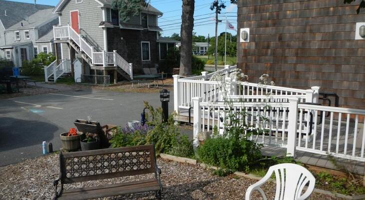 HI Hyannis Hostel