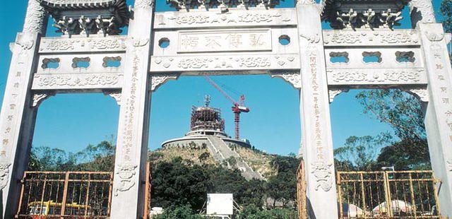 Po Lin (Precious Lotus) Monastery