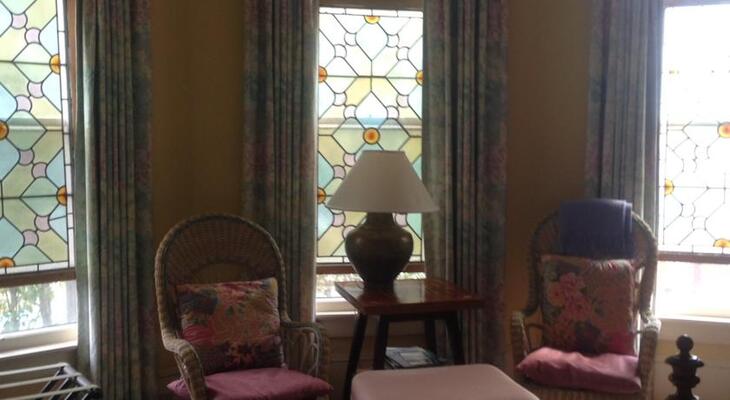 Blooming Garden Inn and Holly House