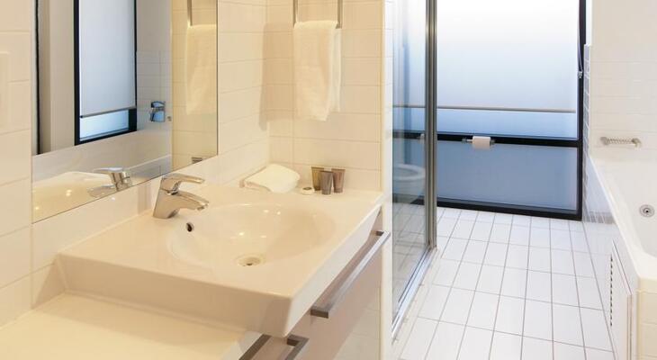 Oaks Adelaide Horizons Suites