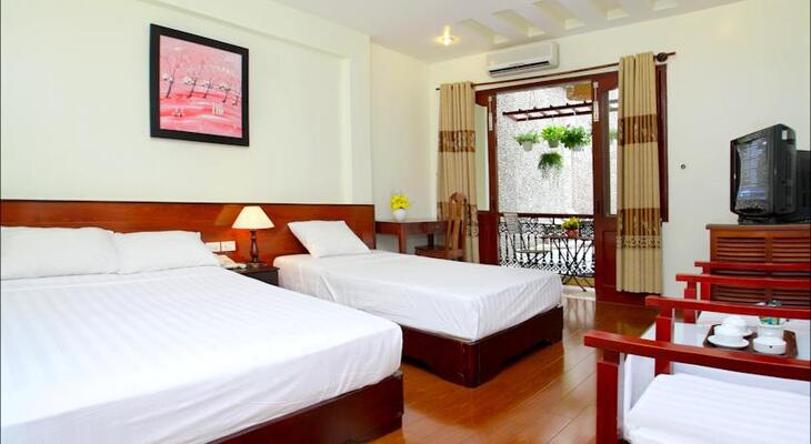 Nhi Trung Hotel