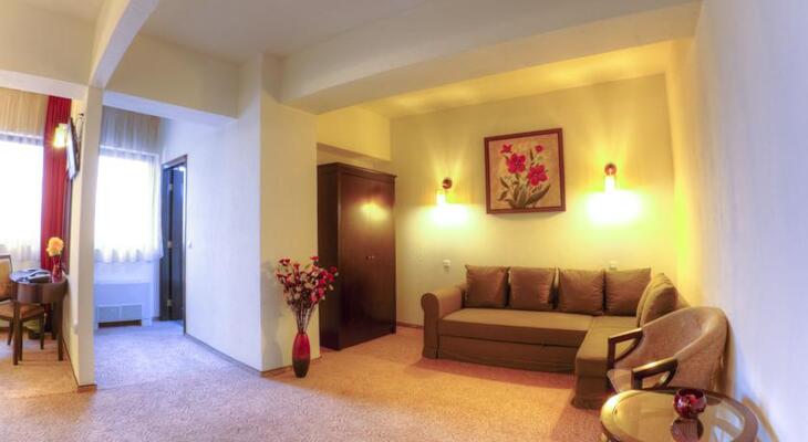 Avis Hotel
