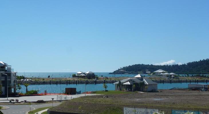 Backpackers by the Bay