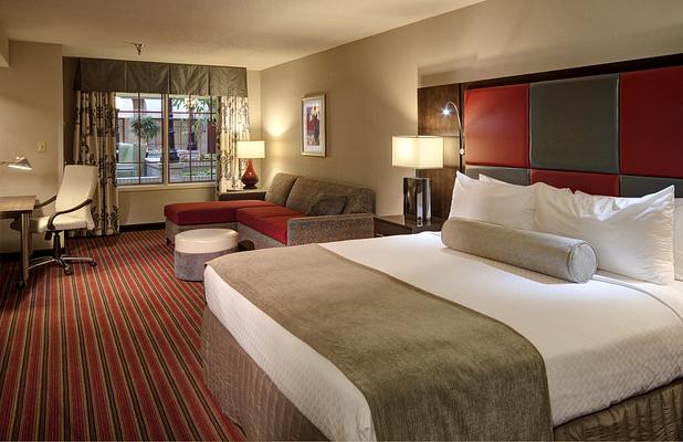 Crowne Plaza Indianapolis-Dwtn-Union Stn, an IHG Hotel