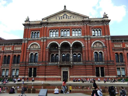 V&A  - Victoria and Albert Museum