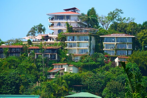 La Mariposa Hotel