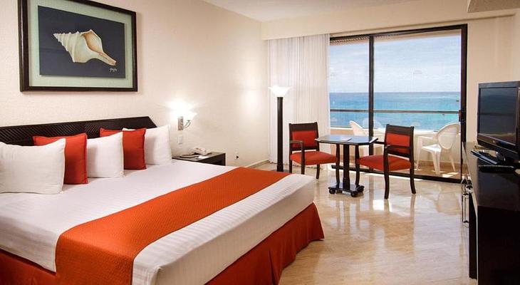 Crown Paradise Club Cancun