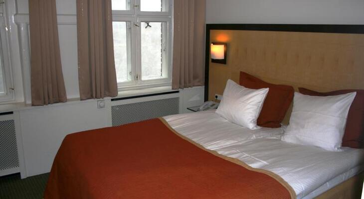 Ascot Hotel