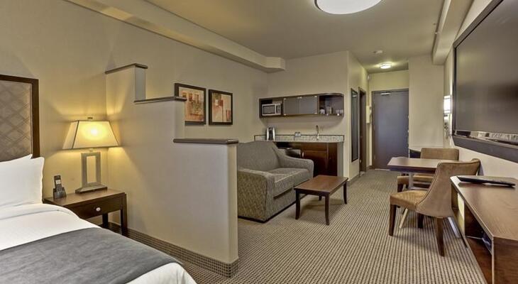 Acclaim Hotel Calgary Airport