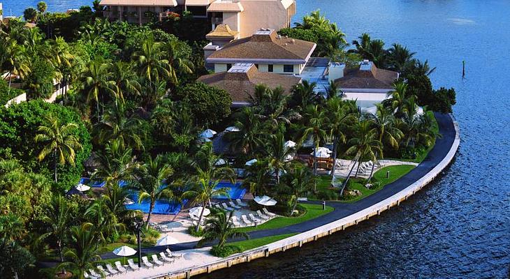 Palmeiras Beach Club at Grove Isle