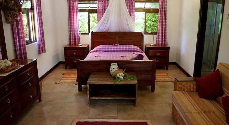 Domaine les Rochers Apartments & Bungalows