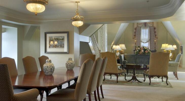 Fairmont Hotel Macdonald