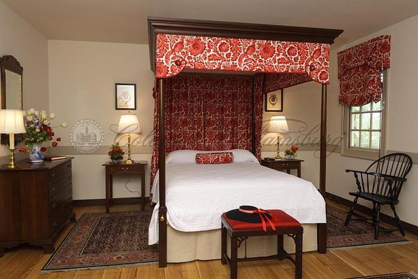 Colonial Houses, An Official Colonial Williamsburg Hotel