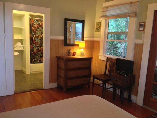 Hilo Bay Hale Bed & Breakfast
