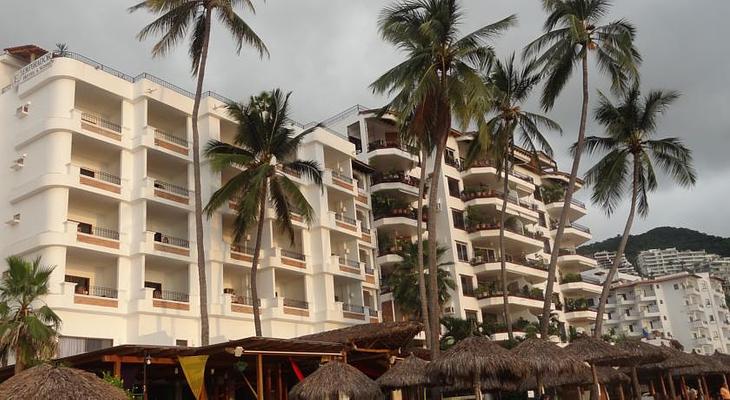 Emperador Beachfront Hotel & Suites
