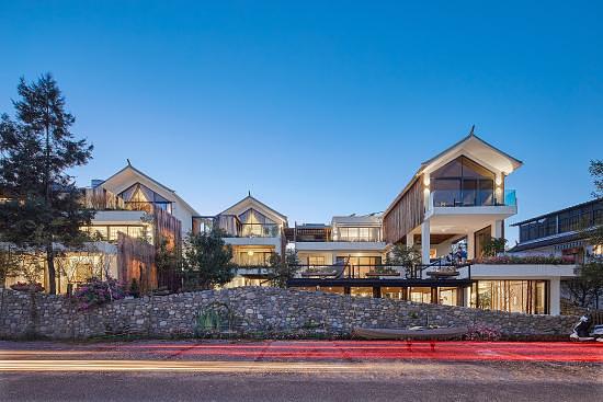 Dali Munwood  lakeside Holiday Hotel