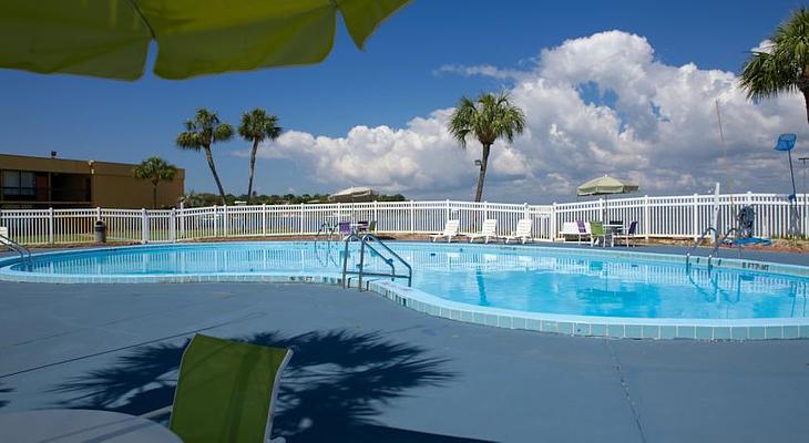 Quality Inn & Suites On The Bay Near Pensacola Beach